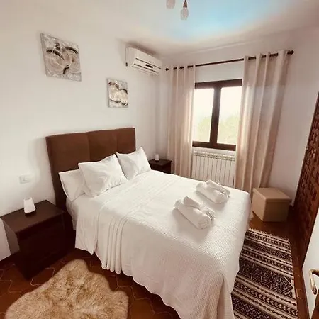 Casa Brian Del Tietar * Sotillo de la Adrada