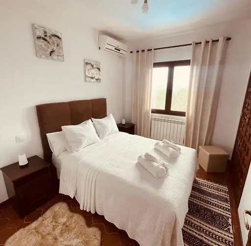 Casa Brian Del Tietar * Sotillo de la Adrada